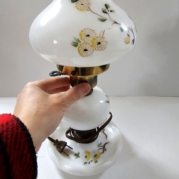Vintage Table Lamp Hand Painted Hurricane Gone with the Wind Milk Glass - Picture 3 of 15